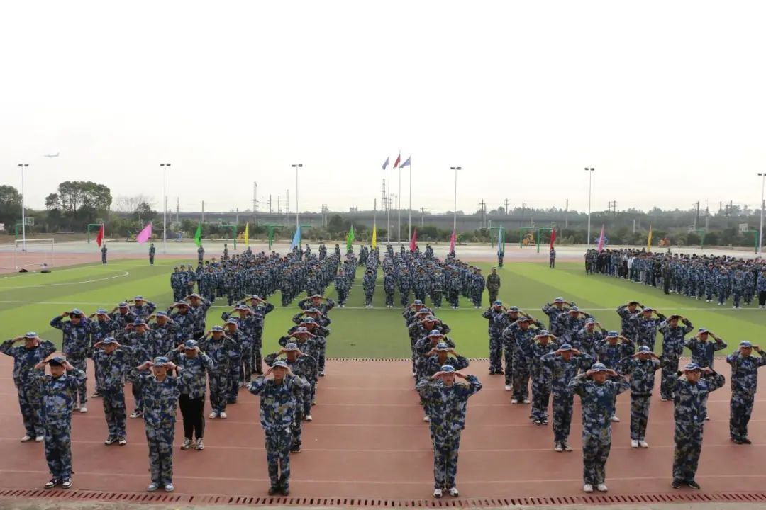 南昌向遠(yuǎn)軌道技術(shù)學(xué)校隆重舉行2022年春季新生素質(zhì)拓展成果展示暨表彰大會