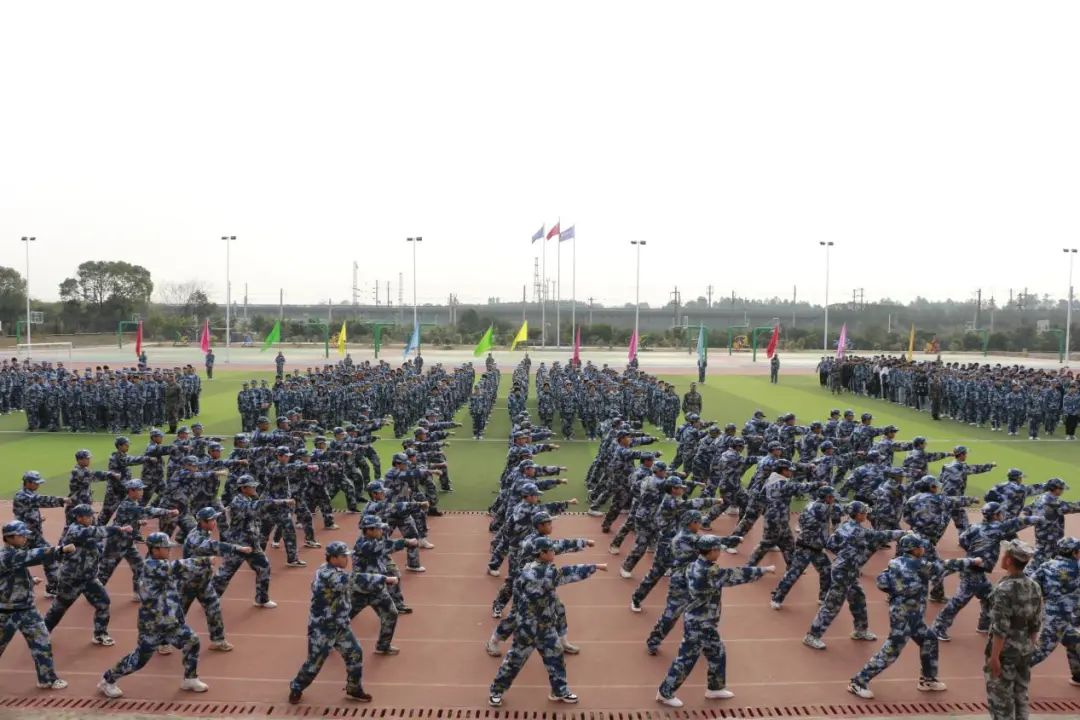 南昌向遠(yuǎn)軌道技術(shù)學(xué)校隆重舉行2022年春季新生素質(zhì)拓展成果展示暨表彰大會