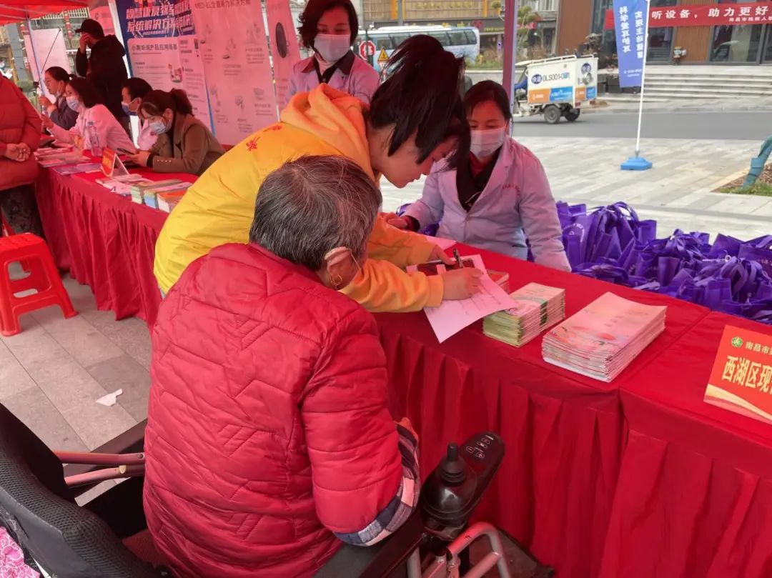 南昌向遠軌道技術(shù)學(xué)校青年志愿者助力南昌市第24個全國“愛耳日”宣傳教育活動