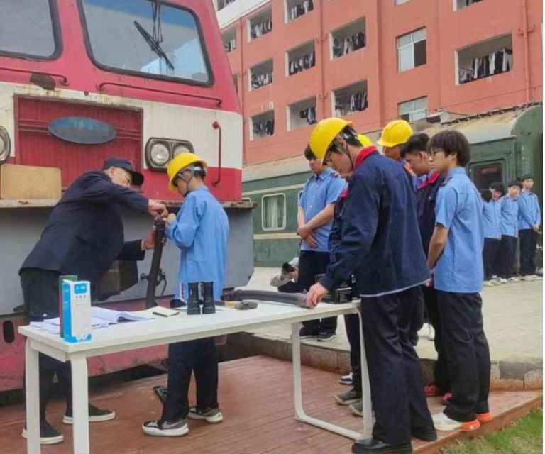 南昌向遠軌道技術(shù)學校機車系開展公開課活動