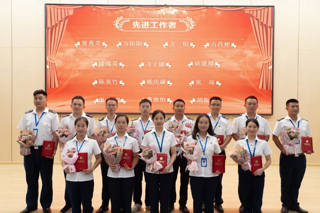 南昌向遠(yuǎn)軌道技術(shù)學(xué)校召開慶祝第39個教師節(jié)暨表彰大會