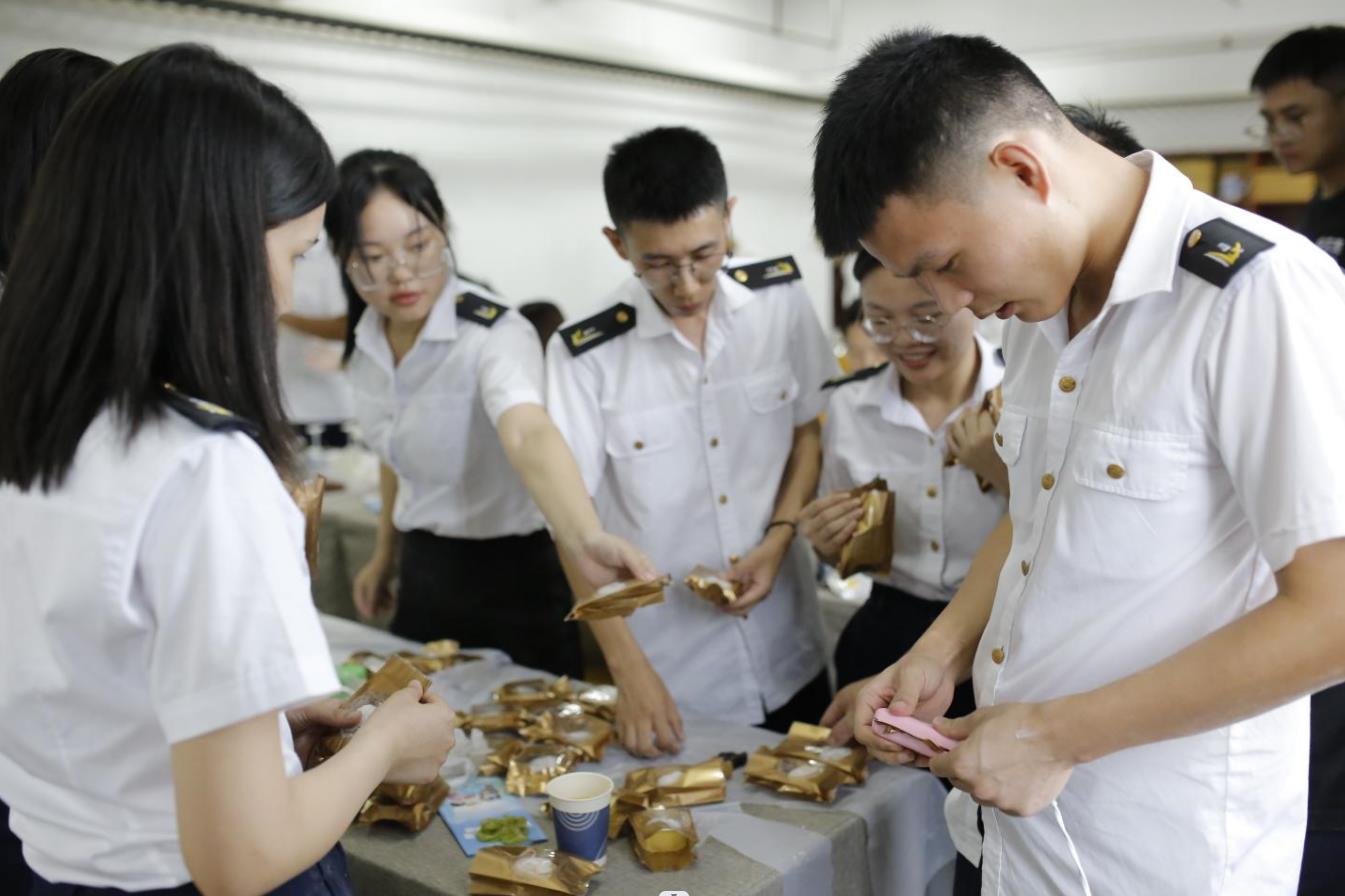 桃李芬芳至 金秋乘月來(lái)｜南昌向遠(yuǎn)軌道技術(shù)學(xué)校與江西銀行贛江新區(qū)分行牽手開展教師節(jié)主題活動(dòng)