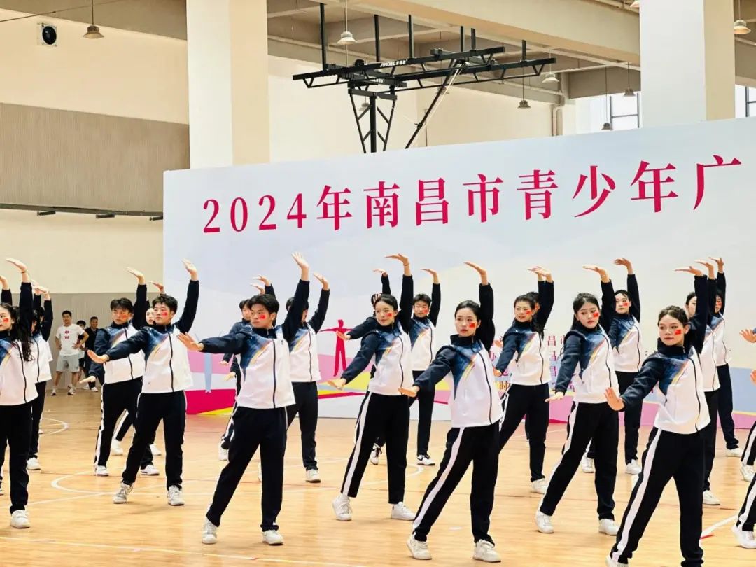 南昌向遠(yuǎn)軌道技術(shù)學(xué)校在2024年南昌青少年廣播體操中榮獲中學(xué)組一等獎(jiǎng)