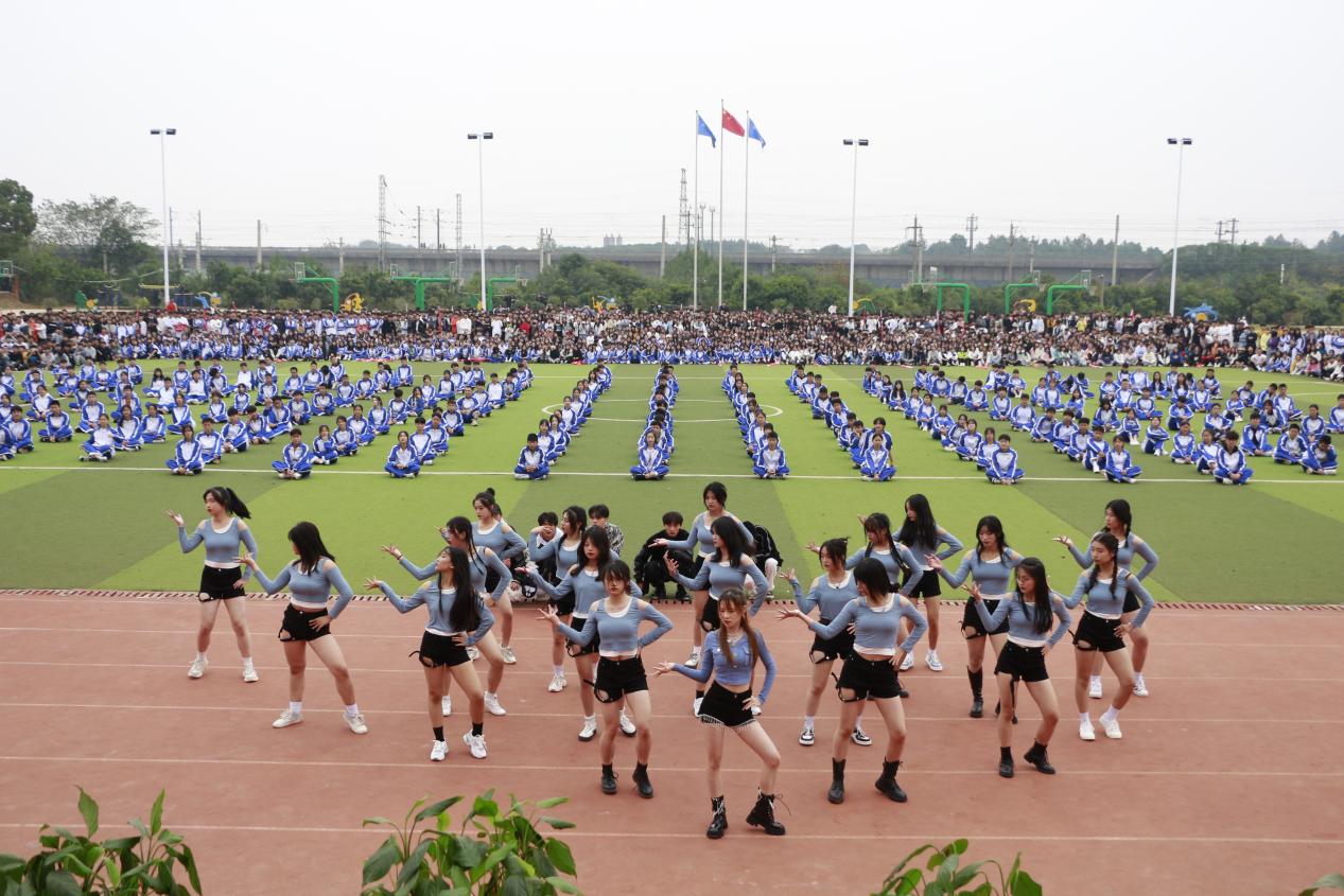 熱烈祝賀南昌向遠軌道技術(shù)學校第十四屆運動會圓滿閉幕