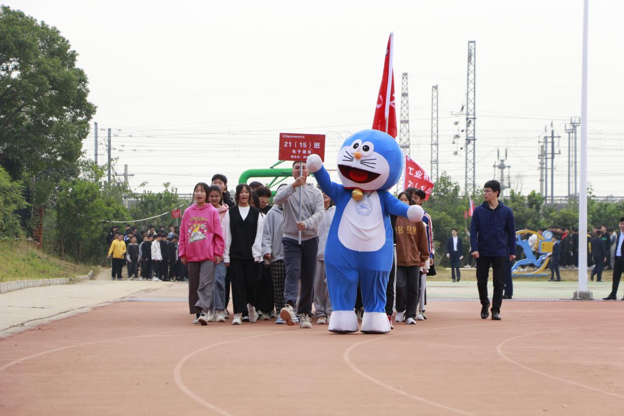 熱烈祝賀南昌向遠(yuǎn)軌道技術(shù)學(xué)校第十四屆運(yùn)動(dòng)會(huì)盛大開幕