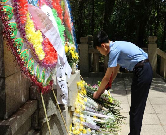 南昌向遠鐵路學校學生赴方志敏烈士陵園掃墓