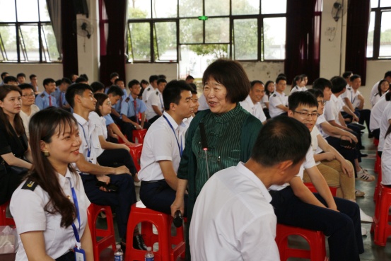 南昌大學(xué)陳建華教授蒞臨南昌向遠(yuǎn)軌道技術(shù)學(xué)校開展心理健康教育講座