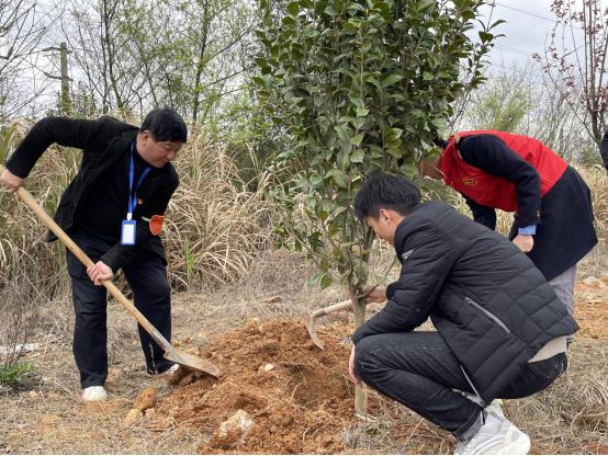 南昌向遠(yuǎn)軌道技術(shù)學(xué)校助力植樹(shù)節(jié)，彰顯向遠(yuǎn)力量