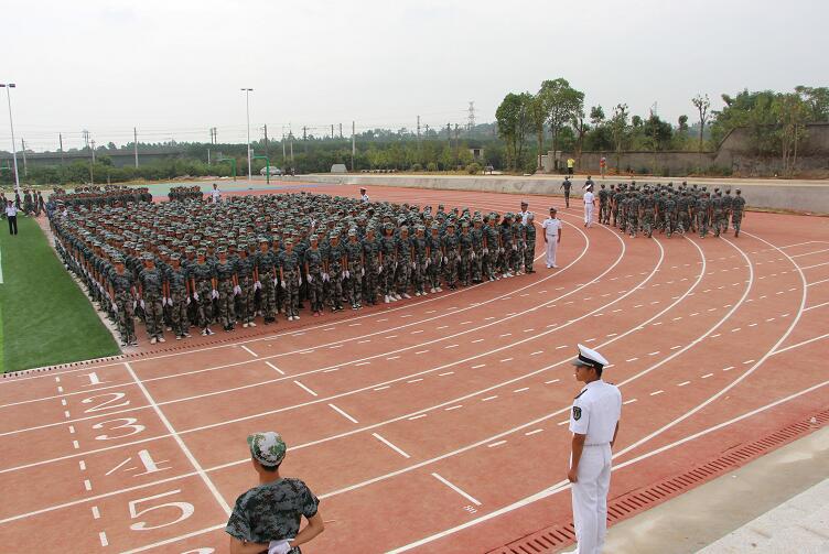 南昌向遠軌道學校2018級新生開學典禮暨軍訓匯演表彰大會隆重舉行