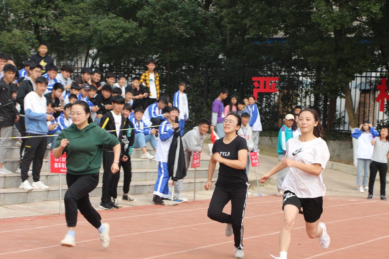 南昌向遠軌道技術(shù)學(xué)校第十三屆田徑運動會之教職工風(fēng)采