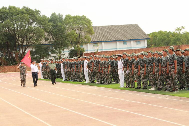 南昌向遠軌道學校2018級新生開學典禮暨軍訓匯演表彰大會隆重舉行