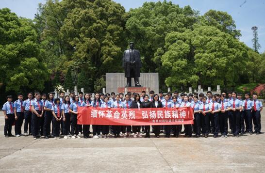 南昌向遠鐵路學校學生赴方志敏烈士陵園掃墓