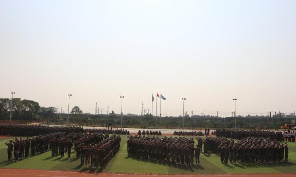 南昌向遠(yuǎn)軌道技術(shù)學(xué)校2019級(jí)新生開學(xué)典禮暨軍訓(xùn)匯演表彰大會(huì)隆重舉行